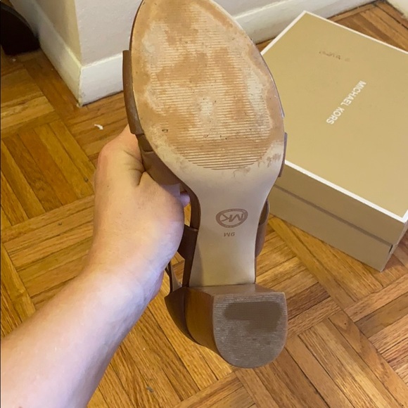 Micheal Kors Anya Open Toe Sandles - Picture 4 of 8